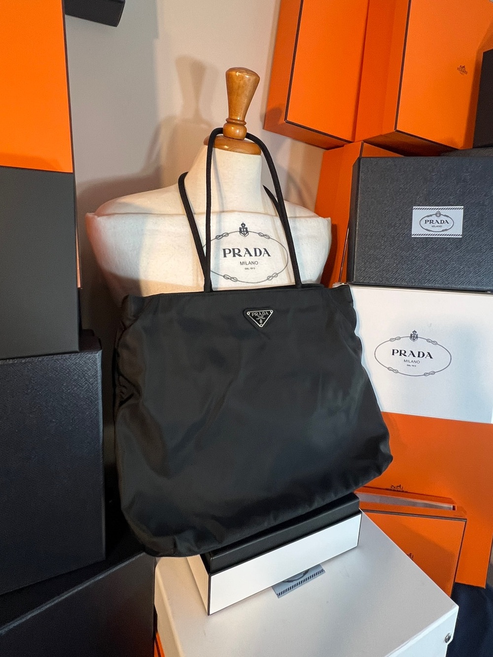 Prada⭐️Black Nylon Tote 4 pockets/2 zipper pockets!. LIKE NEW! Price Firm - Picture 3 of 12